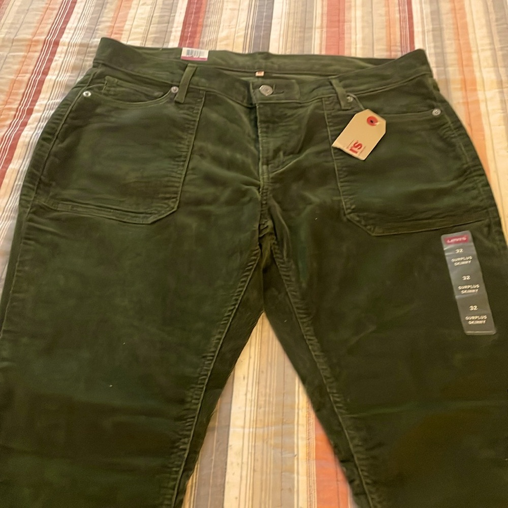 Brand new Women’s Levi courdory pants